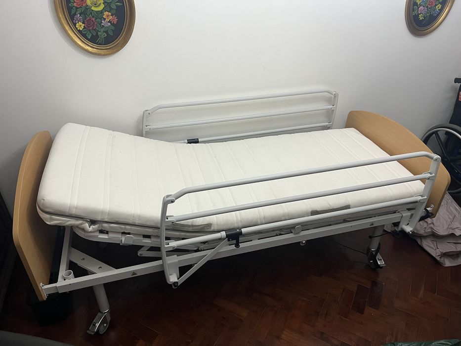 Cama articulada com comando