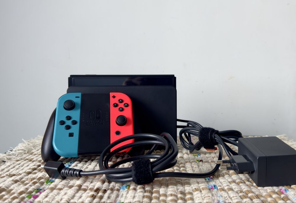 Nintendo Switch OLED + Mario Kart 8 Deluxe