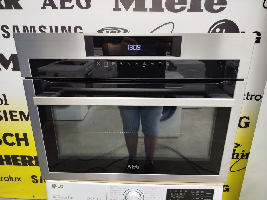 Мікрохвильова піч з грилем фірми AEG, Модель KME721000M