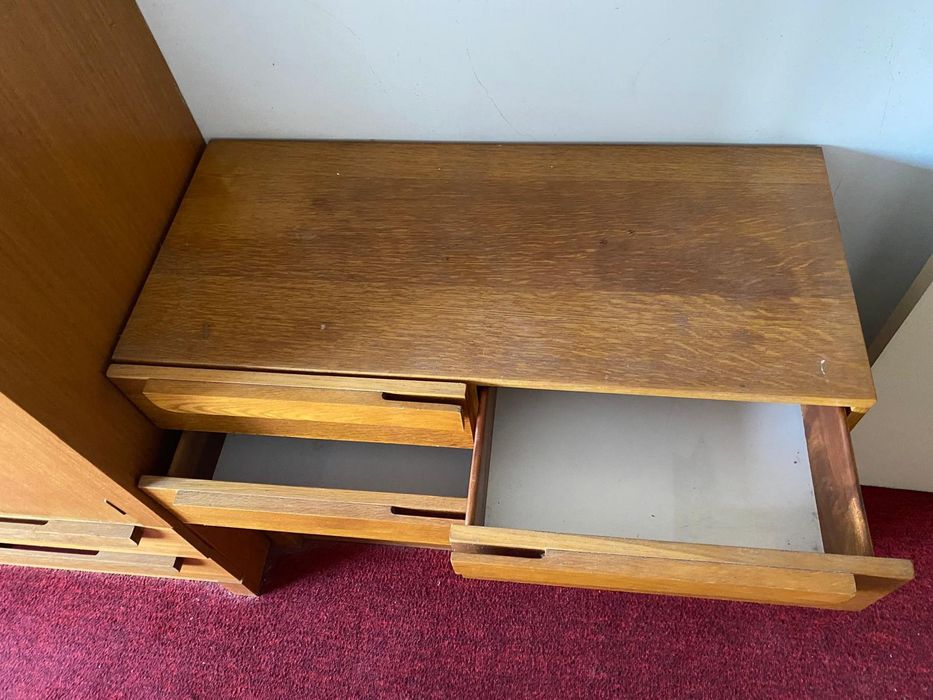 Conjunto de móveis de quarto em Carvalho maciço