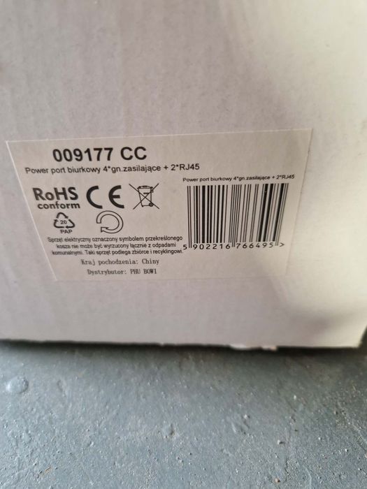 Power port biurowy, Gniazdka biurkowe chowane