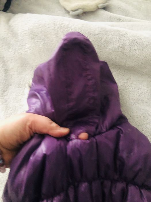 Fioletowa Kurtka Puffer z Kapturem dla Psa – Ciepła i Stylowa