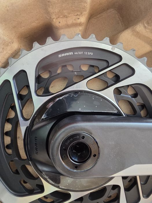 Pedaleiro SRAM RED AXS DUB 46/33T 172.5mm Novo
- Compatível com AXS