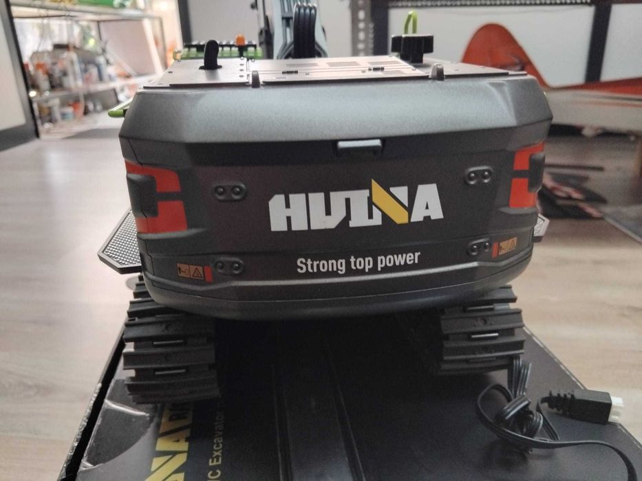 Escavadora RC Huina 1593 1:14 (Como Nova + Caixa Original)