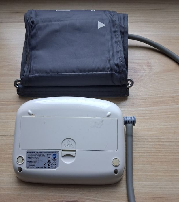 Ciśnieniomierz naramienny Intec U70LH