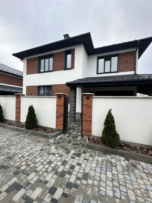 Продаж будинку у Ходосівці біля лісу та озера, закрита територія