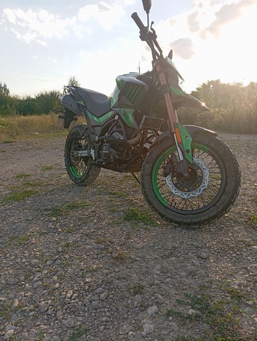 Продам текен 250 в гарному стані .