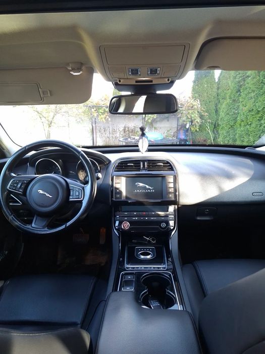 Jaguar XE Jaguar Xe 2017r. Wersja premium.