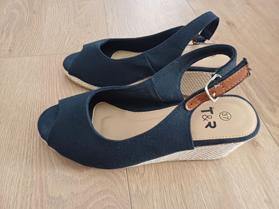 Buty sandałki na konturnie 37 nowe