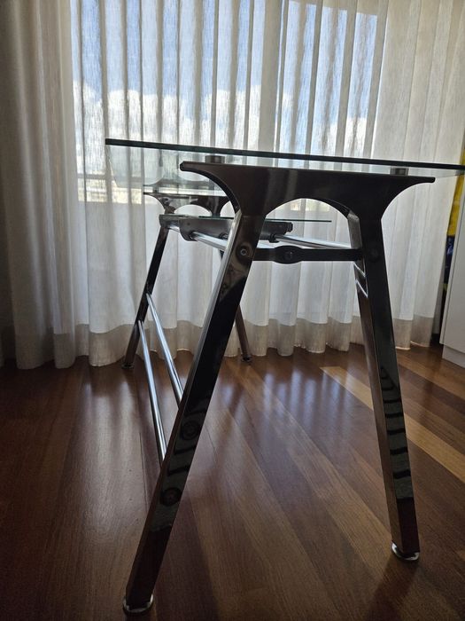 Mesa/ Secretária