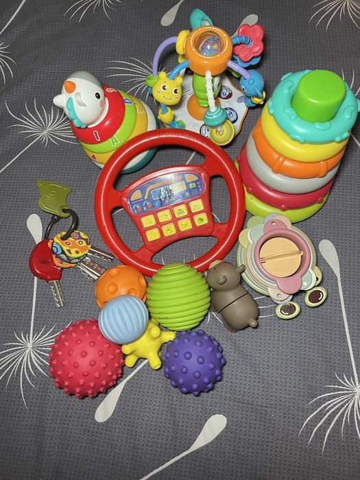Набрр игрушек 6-18 месяцев