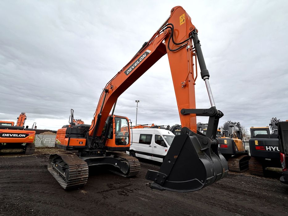 Новий гусеничний екскаватор Develon 205 Без напрацювання