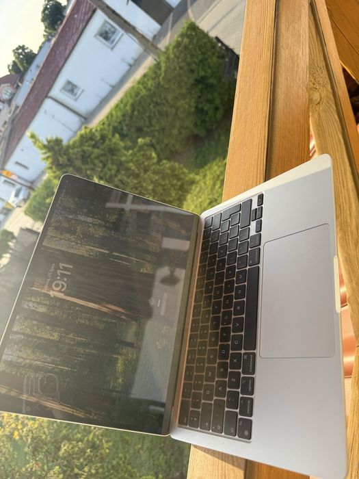 Apple MacBook Air M3 Stan Bardzo Dobry