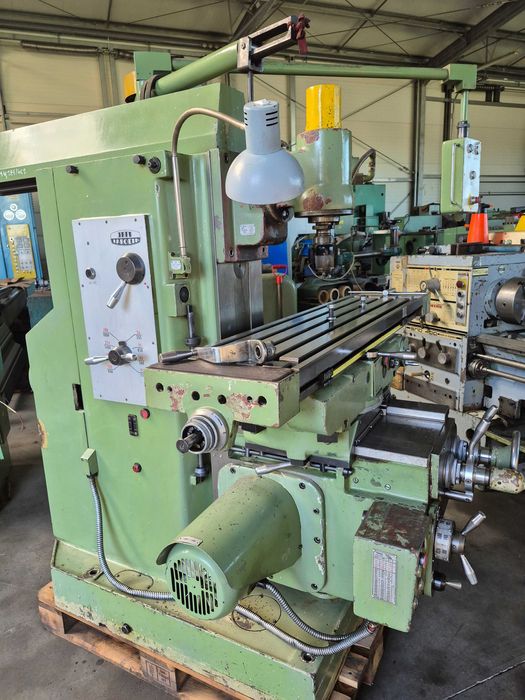 narzędziowa frezarka uniwersalna