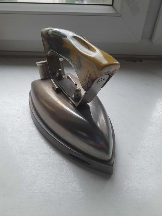 ciężkie żelazko z PRL