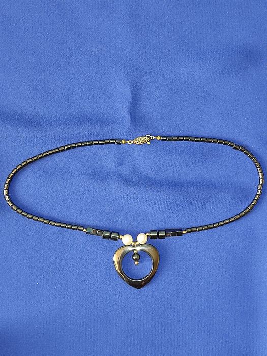 Stary naszyjnik z hematytami i perłami vintage