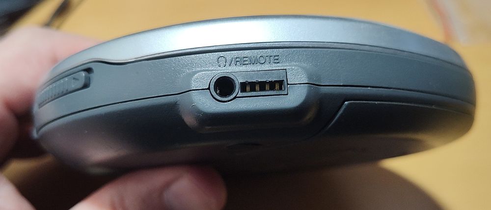 CD-програвач Sony D-EJ611 Walkman, G-Protection, сріблястий