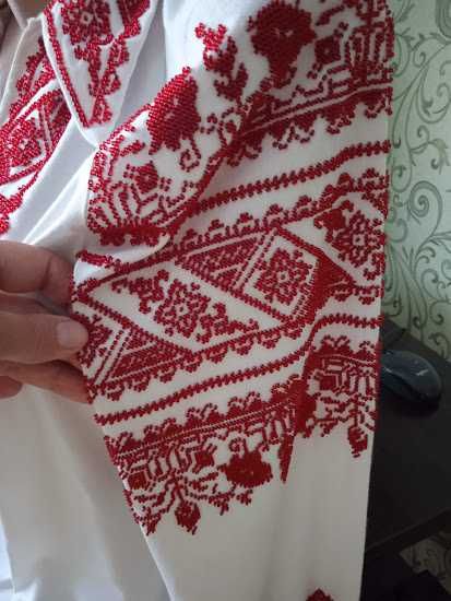 Вишиванка вишита бісером.