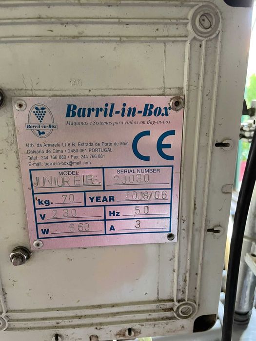 Máquina de encher vinho