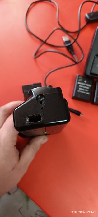 Батарейный блок с зарядкой и 3 аккум nikon d5100, 5200, 5300 цена 1800