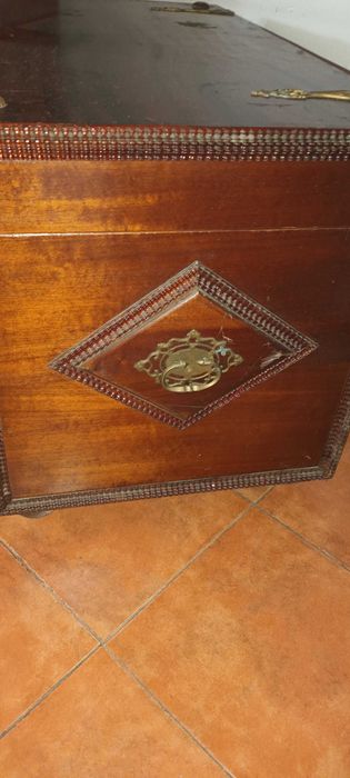 Arca/baú antiga de madeira