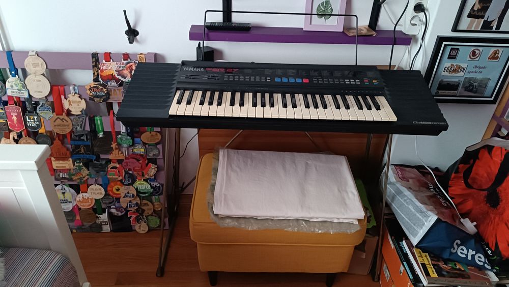 Teclado com suporte Yamaha PSR-27
