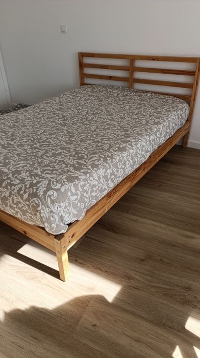 Cama casal 140x200 IKEA