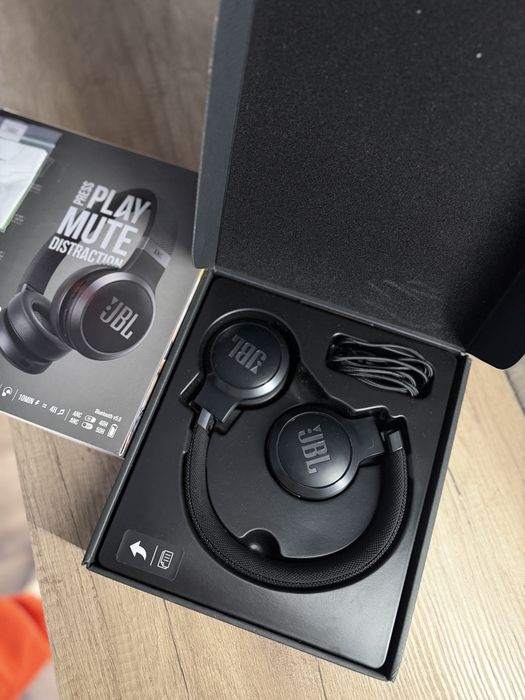 Бездротові навушники JBL LIVE 460NC Black