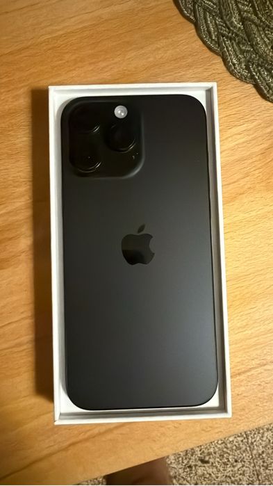 iPhone 16 Pro Max - Preto