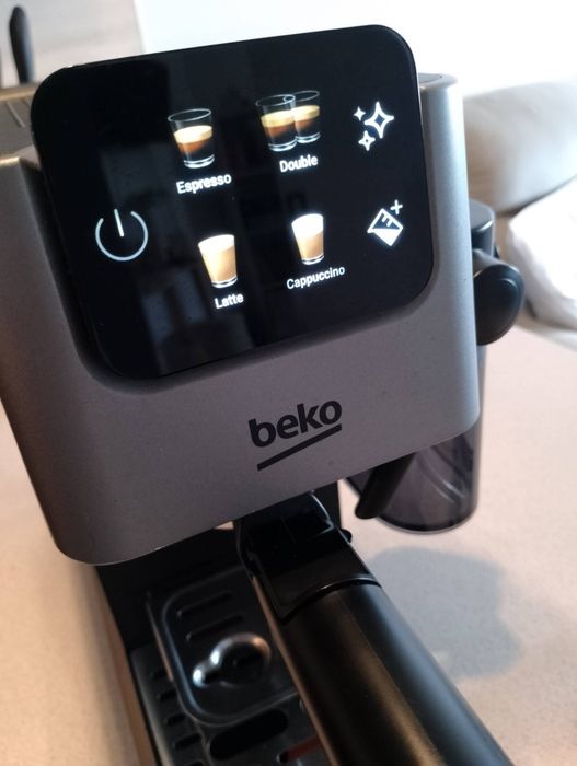 Ekspres do kawy kolbowy Beko