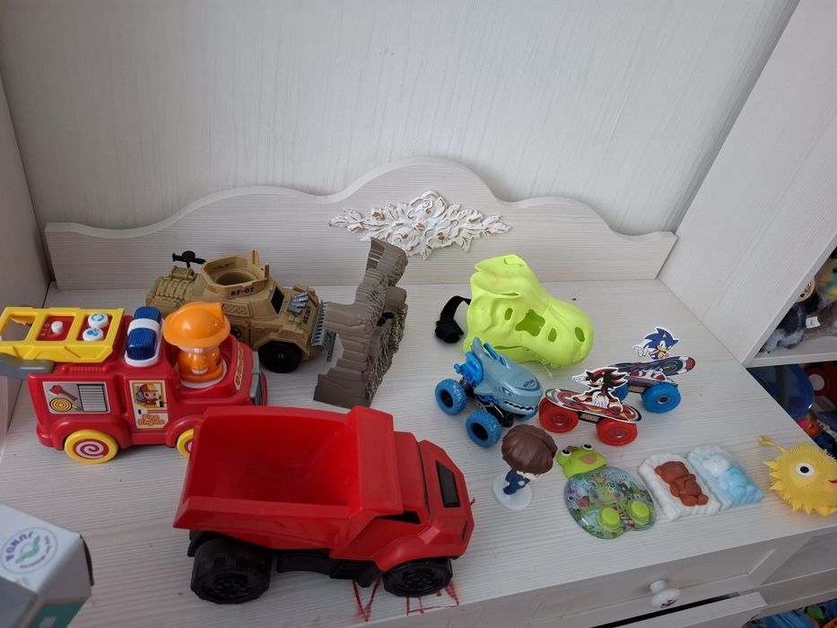 Іграшки,машинки та інше
