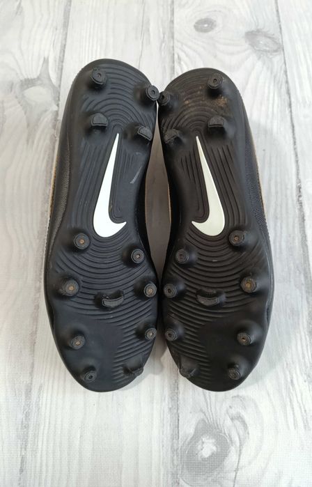 Buty piłkarskie Nike Majestry r. 43