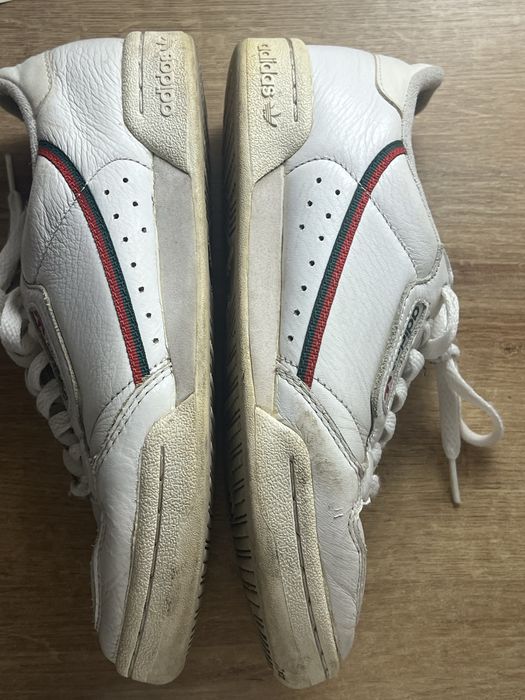 Buty sportowe stan widoczny na zdjeicu