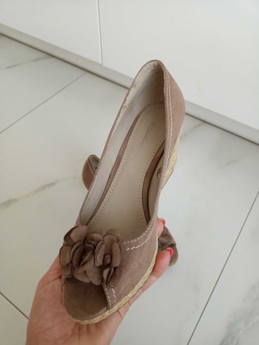 Damskie buty na koturnie r. 36