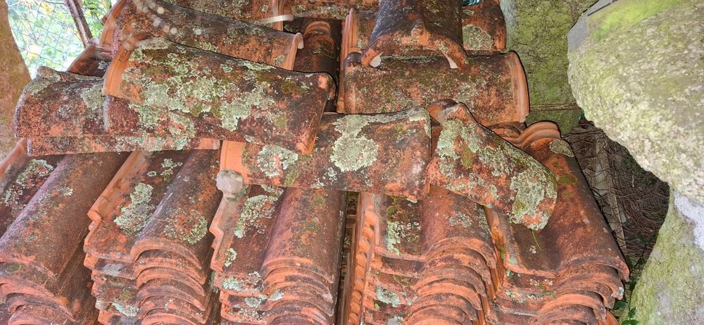 Telhas  e Topos Usadas (CERÂMICA  SOTELHA)
