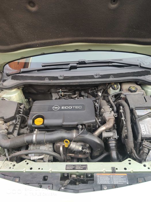 ПРОДАМ Опель Астра J 2011 года