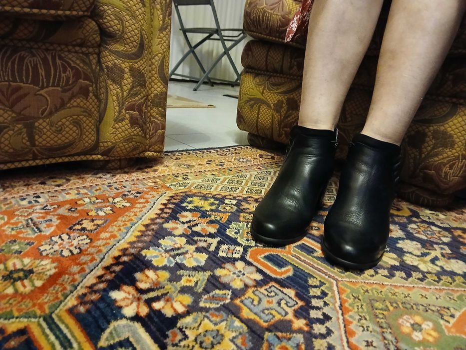 Botins pretos, tamanho 38 em pele e verniz