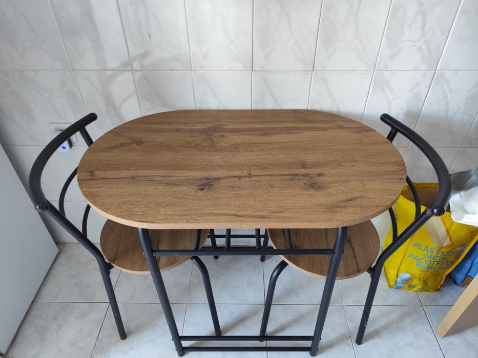 Mesa de jantar de cozinha.