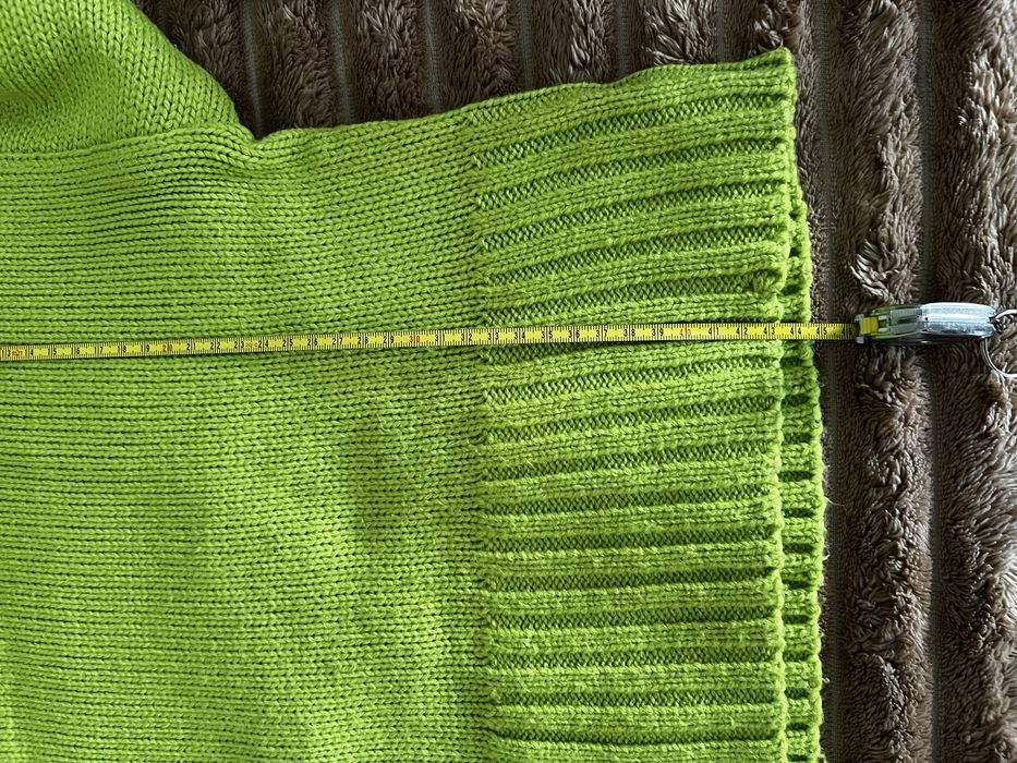 Светр укорочений