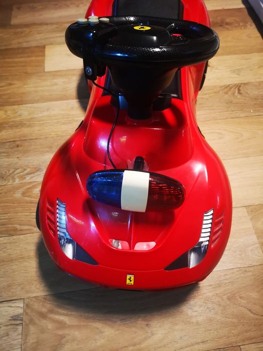 samochód Ferrari dla malucha