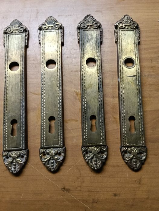 Szyldy do klamek z mosiądzu,