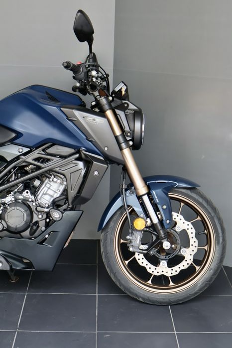 Honda cb125R ( apenas 1600 kms)