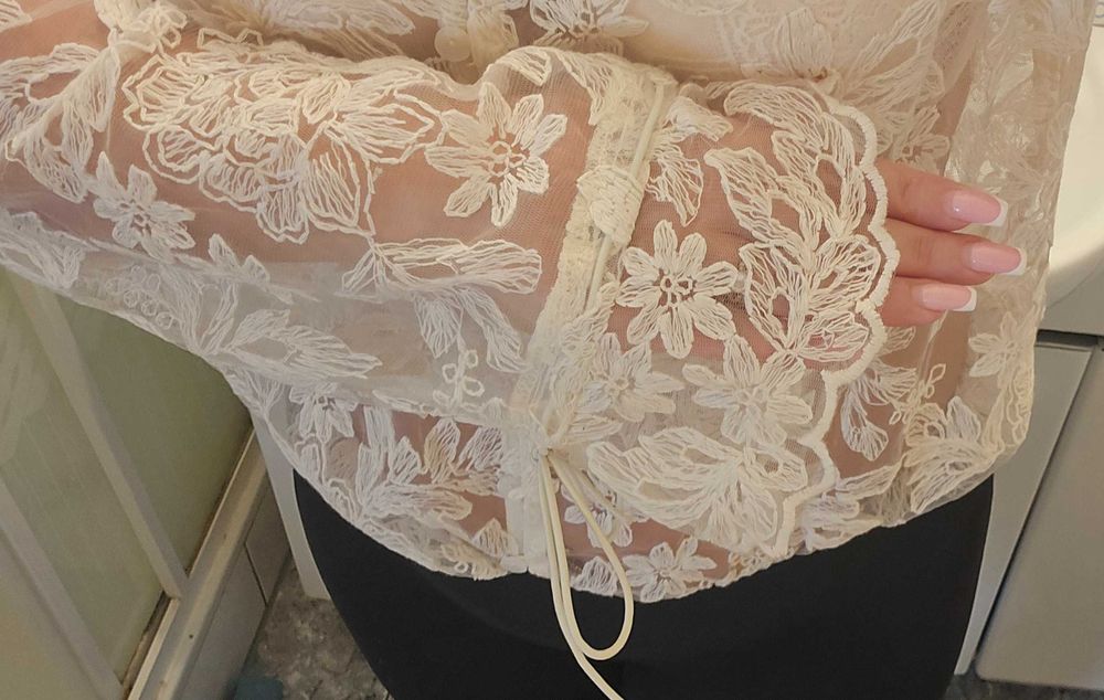 Bluzka koronkowa nowa, elegancka koszula r.M