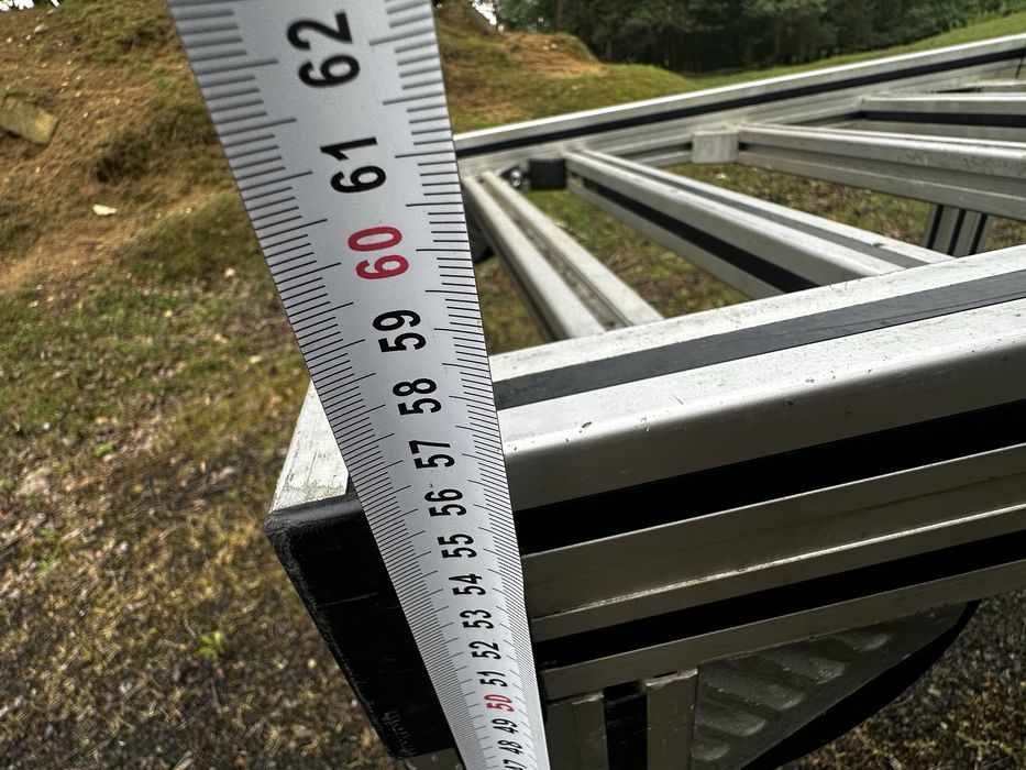 Solidny wózek wykonany z systemowych profili aluminiowych Bosch Rexroth