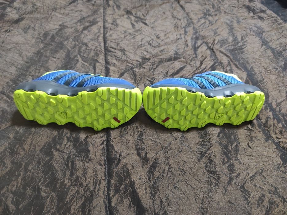 Sapatilhas Originais Adidas Terrex n28 como novas