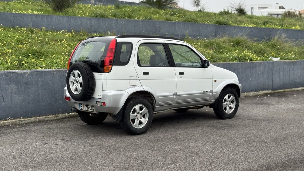 Daihatsu terios 1.3 4WD com avaria