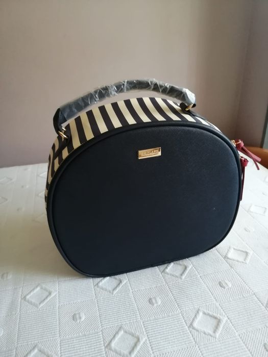 Necessaire( a estrear)