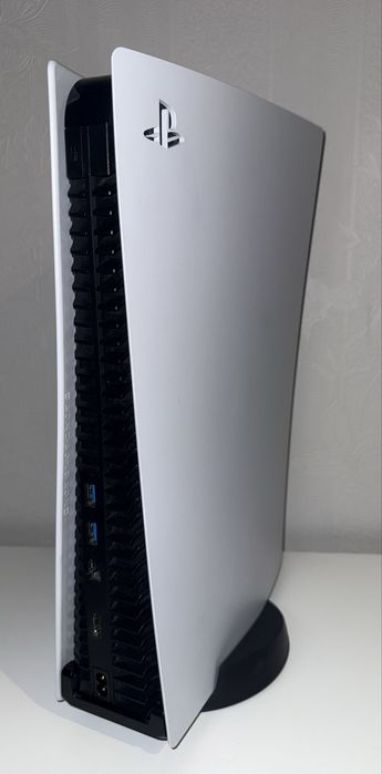 Konsola PS5 500GB + 2 pady, stacja ładująca + Gry