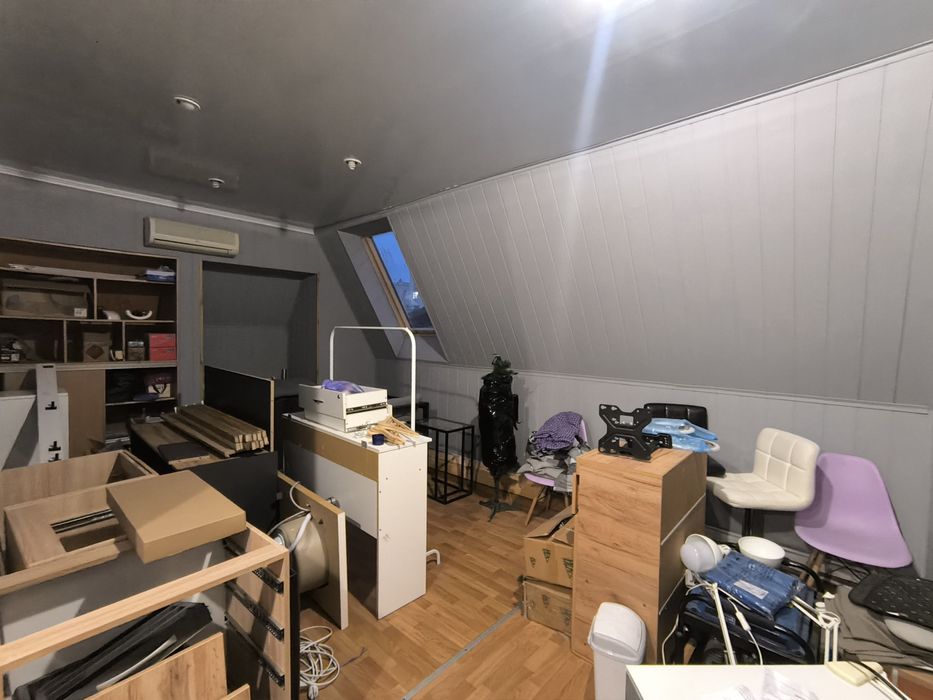 Оренда приміщення 32м.Центр . 2_й поверх. Любий вид діяльності.