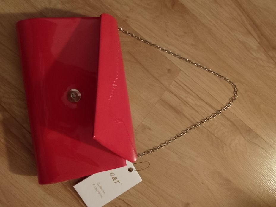 Nowa elegancka kopertówka w kolorze fuksji